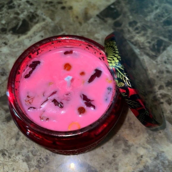 Rose scented candle - Picture 2 of 2